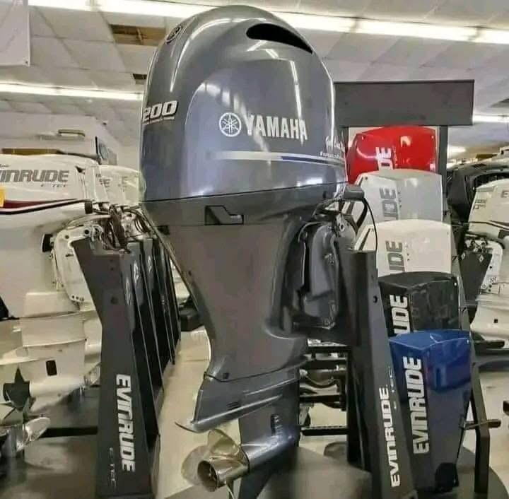 Yamaha 200HP Four-Stroke Outboard Motor - Reliable Performance - Image 3