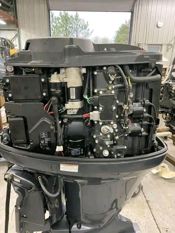 Yamaha 200HP Four-Stroke Outboard Motor - Reliable Performance - Image 2