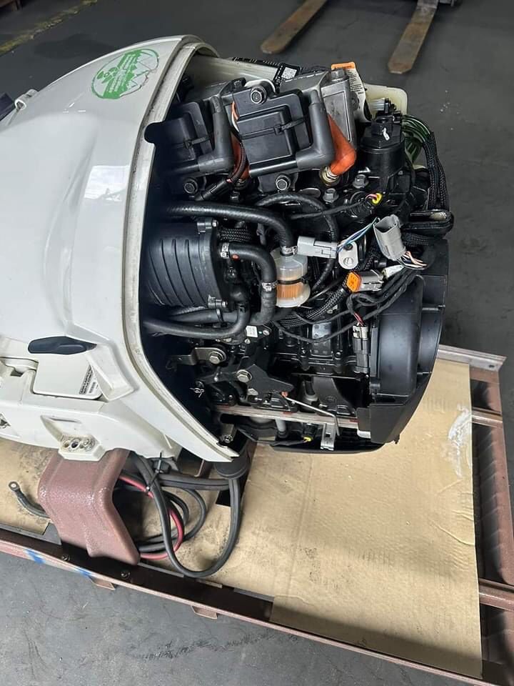 Evinrude E-TEC G2 300HP Outboard Engine - Image 4