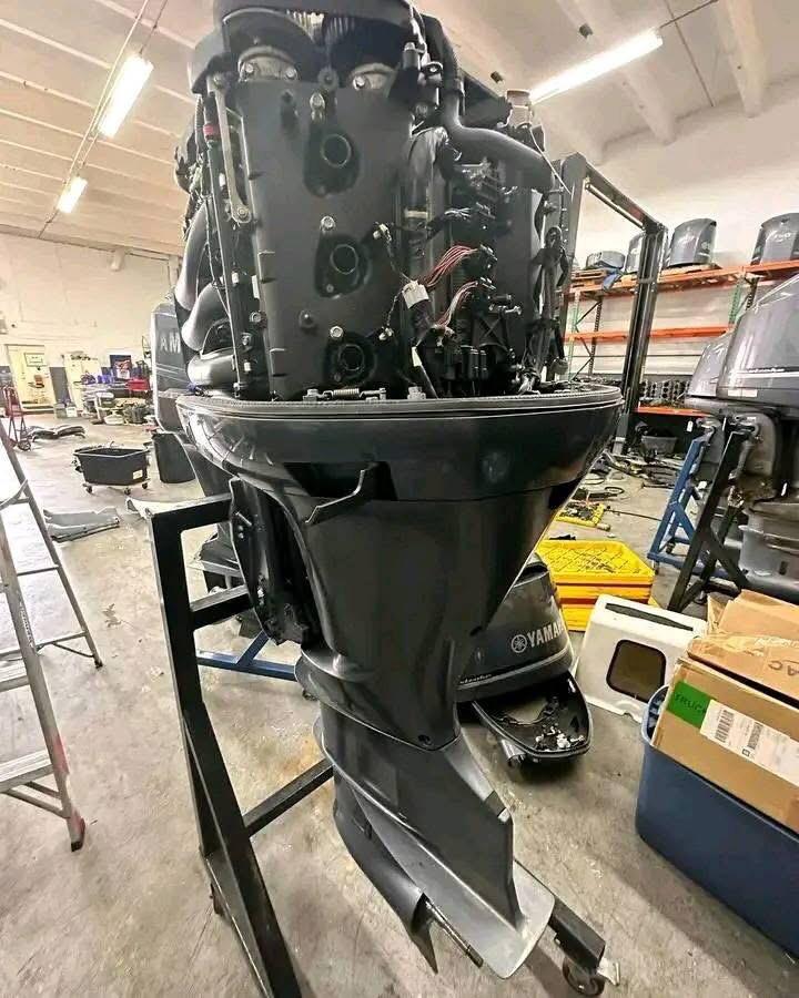 Yamaha 200HP Four-Stroke Outboard Motor - Reliable Performance - Image 5