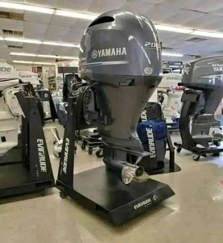 Yamaha 200HP Four-Stroke Outboard Motor - Reliable Performance - Image 4